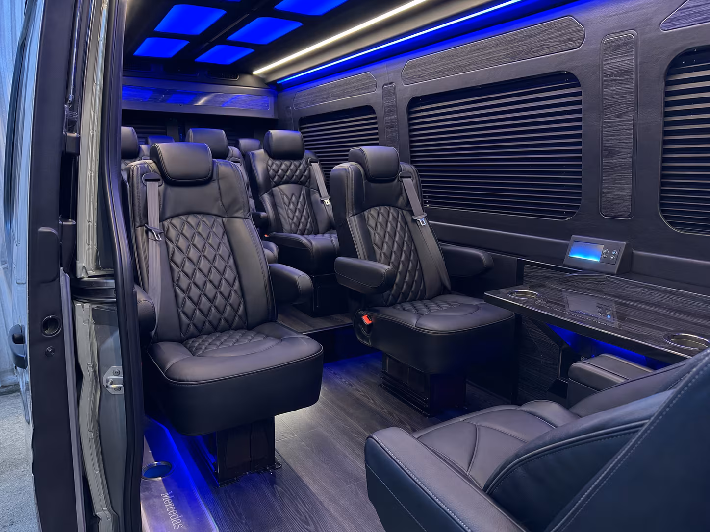 easily book transportation for your next airport transfer 2