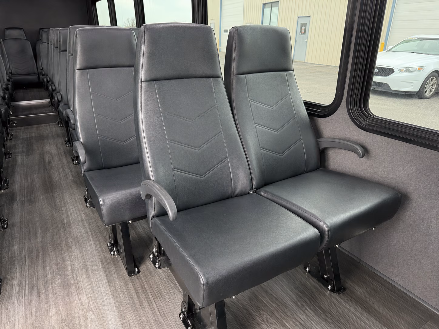 minibuses and sprinter vans for executive and small group corporate travel